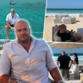 Manuel stojanović otvorio kancelariju na plaži! Služe ga lični konobari, saradnike dočekuje na najskupljem mestu u Dubaiju