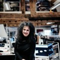 Spoj arhitekture, dizajna, umetnosti i urbanizma: Samostalna izložba Odil Dek "S one strane ogledala" u Galeriji "DOTS"