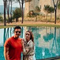 Estradni par na odmoru odseda u luksuznom hotelu gde noć košta i do 4.000 evra: Ovi kadrovi ostavljaju bez daha