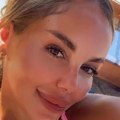 Svi gledaju dekolte sestre Bogdane Ražnatović: Nataša Rodić se istopila, pa objavila vrele fotke: Oko ruke zmija (Foto)