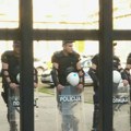 Studenti blokirali novosadski sud: Interventna ih potisnula i propustila nekoliko zaposlenih (UŽIVO)