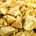 Cene zlata skočile na novi rekord od blizu 3.690 dolara po unci