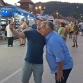 (Foto, video) Orban šeta Gučom i priča srpski! Bivši mađarski premijer grli ljude po šetalištu: "On je čovek legenda"
