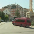 Napukao put koji vodi ka naselju: Građani zabrinuti da li je trasa minubusa 26L bezbedna