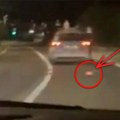 I zbog policije gori Hrvatska? Iz službenog vozila na Ugljanu bačen pikavac u jeku požarne sezone, kamera sve snimila (video)…