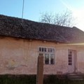 Celo seosko domaćinstvo za 15.000 evra: Kuća jeste za renoviranje, ali uz nju dolazi veliki plac i niz objekata (foto)