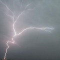 Najnovije upozorenje RHMZ Noćas olujni vetar, grmljavina i grad; Kreće od ovog dela Srbije