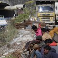 Radnici 12 dana zarobljeni u tunelu u Indiji, problemi sa opremom odlažu spasavanje