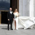 Sofronijević stigao ispred hrama! Mlada zablistala u venčanici s posebnom posvetom, ovaj detalj oduševio je sve (foto+video)