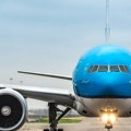 Upao u motor aviona i na mestu poginuo: Drama na aerodromu u Amsterdamu