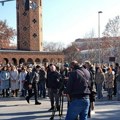 FOTO i VIDEO: Novosađani masovno podržali đake i nastavnike Umetničke škole