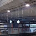 Curi sa svih strana: Poražavajući snimak sa Železničke stanice na NBG (video)
