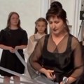 Snimak rastanka učiteljice i đaka rasplakao Srbiju: "Ovo pokazuje koliko heroja i giganata ima u obrazovanju"