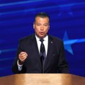 Haos u Americi; Senator uhapšen: Policajci ga gurnuli na zemlju, pa odveli u lisicama VIDEO