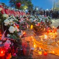 AFP: Više od 100 hiljada ljudi odalo počast žrtvama nesreće u Novom Sadu