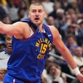 Ameri gledaju i ne veruju! Nikola Jokić nasamario skoro ceo tim (video)