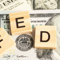 Američki Fed zadržao referentne kamatne stope na nivou između 3,5 i 3,75 odsto