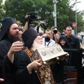 (Video) Ovako je pojas Presvete Bogorodice dočekan na Svetoj Gori: Stigao usred noći brodom obalske straže, u manastiru…