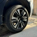 Izbo čoveka zbog ogrebotine na automobilu, preti mu 15 godina zatvora