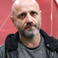 Novi singl Mileta Kekina razotkriva: Ko zapravo zove kad piše "Marko nogomet" na ekranu?