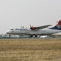 Oštećen avion Er Srbije u Parizu nakon kontakta sa delom krila aviona easyJet-a