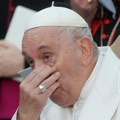"Ne dišem dobro": Papa Franja nije mogao da održi govor i priznao da oseća posledice operacije