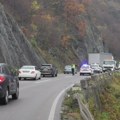 Sedam osoba povređeno u sabraćajnoj nezgodi kod Čačka: Stvorile se kilometarske kolone