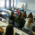 Novi sjaj kabineta paraćinske gimnazije: Zajednička akcija na inicijativu profesora Borka (foto)