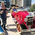 Oldtajmeri za budućnost: Saobraćajni fakultet organizovao drugu izložbu starih automobila
