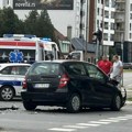 Jedan povređen u udesu u Novom Sadu: "Udarac je bio silovit, prednji deo jednog auta je totalno uništen"