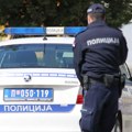Udes kod Novog Sada, stvara se gužva: Automobil završio u kanalu, Hitna na licu mesta