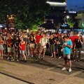 Demonstranti u večerašnjoj protestnoj šetnji u Leskovcu govorili o represiji prema prosvetnim radnicima i glumcima