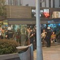Stojan, Jelesijević i deo ekstremne opozicije ponovo ugrožava prostorije SNS u Čačku, Stevanić pogođen pao na pločnik !
