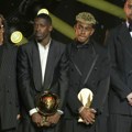 (VIDEO) Navijači se poklonili Ronaldinju, provocirali Damfrisa
