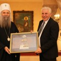 U spomen na 1.700 godina od Prvog vaseljenskog sabora: Posebna poštanska marka uručena patrijarhu Porfiriju