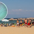 Dejan sa ćerkom u popularnom grčkom letovalištu naišao na grozno stvorenje: Turisti u strahu kada su videli snimak