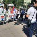 Priveden maloletnik u Kragujevcu zbog skidanja zastava sa štanda SNS-a