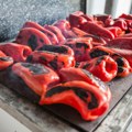 Stigla sezona ajvara: Kolike su kazne za pečenje paprika na terasi i kada komšije mogu da vam zovu vatrogasce