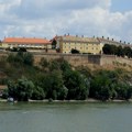 Stranac pao sa bedema Petrovaradinske tvrđave, u svesnom stanju prebačen u UKC