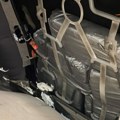 Muškarac i žena "pali" zbog droge na Horgošu: Sakrili pet paketa heroina u naslon sedišta automobila