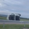 Преврнуо се камион на путу Лесковац-Ниш