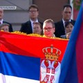 Vučić sa zastavom i na Saboru: Srbija uvek saoseća sa tuđim žrtvama, ali niko to ne radi sa našim