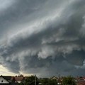 Dramatično upozorenje meteorologa Todorovića: Ćelijska oluja stiže oko ponoći, biće jezivih poplava!