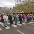 Leskovac: Gradonačelnik sa saradnicima i odbornici SNS na protestu „Zastani Srbijo“ uz opoziciju i građane