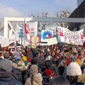 FOTO: Počeo protest glumaca, blokirana raskrsnica kod železničke stanice