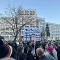 Ruski Komersant o situaciji u Srbiji: "Studentska lista ima šanse da sruši vlast Vučića"