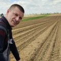 (Foto) poljoprivrednik iz Iriga našao novčić star 60 godina "Obradovao sam se, jer je ovo dokaz koliko smo kao narod i nacija…