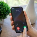 Evo koliko minuta dnevno prosečan Srbin provede na telefonu - podaci šokiraju