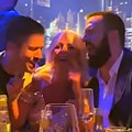 "Verujem u ljubav": Slavica Rokvić zasenila sve u srebrnoj haljini, a sinovi Nikola i Marko se ne odvajaju od majke i pevaju…