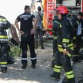 Slike izgorelih automobila na Čukarici: Plamen zapalio i kablove, vatra pretila da sve pretvori u pepeo